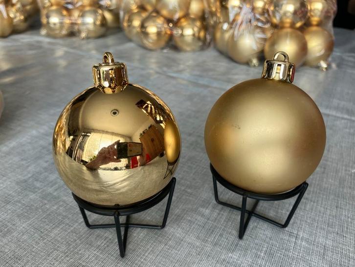 Veel kerstballen goud 6cm kunststof, Diversen, Kerst, Zo goed als nieuw, Ophalen of Verzenden