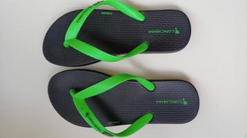 Teenslippers, maat 33 beschikbaar voor biedingen