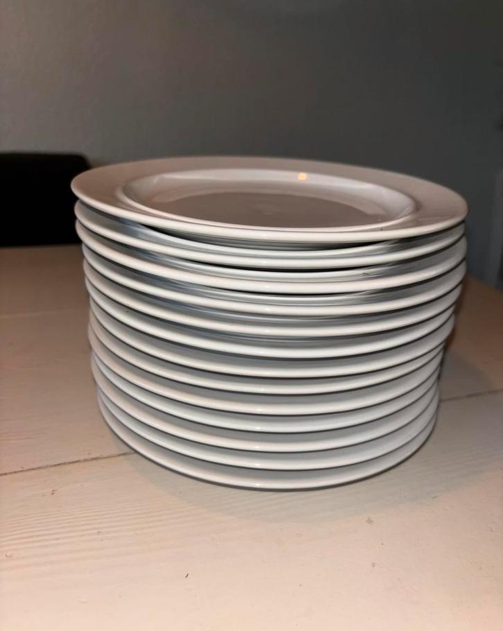 Witte ontbijt servies Diverse Stuks, Huis en Inrichting, Keuken | Servies, Zo goed als nieuw, Bord(en), Effen, Aardewerk, Ophalen of Verzenden