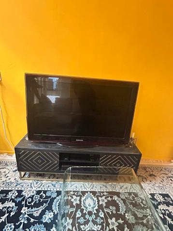 Tv meubel met tvkast beschikbaar voor biedingen