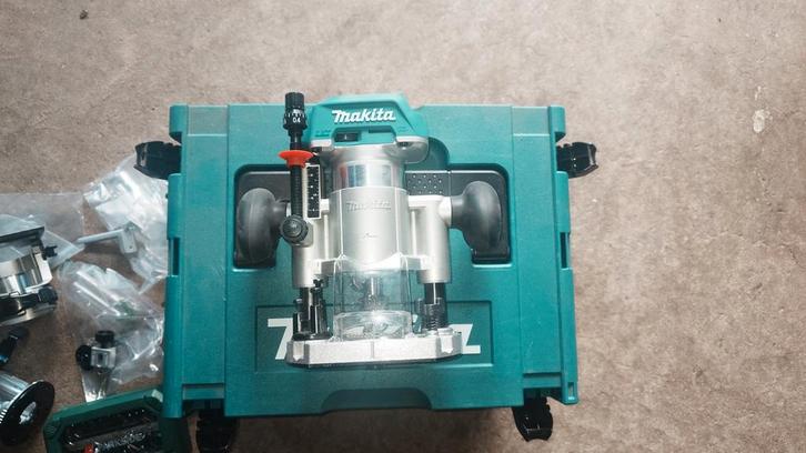 Makita DRT50ZJX2 18V Accu Boven-/Kantenfrees, Doe-het-zelf en Verbouw, Gereedschap | Freesmachines, Zo goed als nieuw, Accu, Bovenfrees