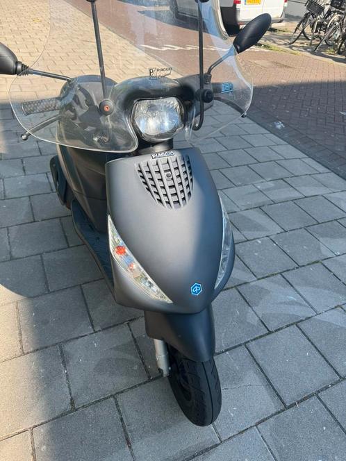 Piaggio Zip 2017 Snor ( met grote onderhoud ), Fietsen en Brommers, Scooters | Piaggio, Zo goed als nieuw, Zip, Maximaal 25 km/u