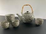 Theeservies, vier theekopjes en een theepot, Keramiek, Overige typen, Ophalen of Verzenden, Zo goed als nieuw