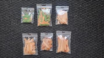 Assortiment nieuwe, lederen ventielen met kunststof duwer. beschikbaar voor biedingen