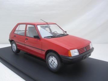 Peugeot 205 GR 1984 rood 1:18 MCG beschikbaar voor biedingen