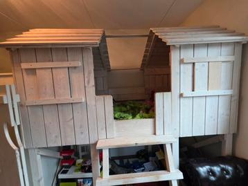 Boomhut hoogslaper. beschikbaar voor biedingen