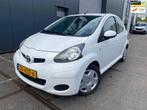 Toyota Aygo 1.0-12V Comfort Navigator / AIRCO / NAP / ELEKT, Auto's, Toyota, Voorwielaandrijving, Euro 5, Gebruikt, 4 stoelen