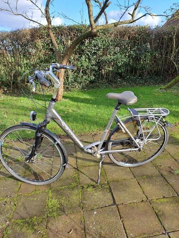 Keurige damesfiets TREK Navigator L300 met 7 versnellingen beschikbaar voor biedingen