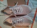 Te koop, Beige, Ophalen of Verzenden, Sneakers of Gympen, Nieuw