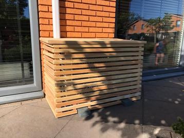 Een airco ombouw van Douglas hout, mooi en -robuust! beschikbaar voor biedingen