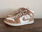 Jordans, Ophalen of Verzenden, Zo goed als nieuw, Sneakers of Gympen