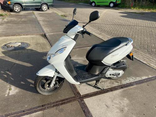 Peugeot Kisbee 4t, Fietsen en Brommers, Scooters | Peugeot, Zo goed als nieuw, Overige modellen, Maximaal 25 km/u, Benzine, Ophalen