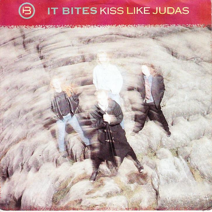 it bites - kiss like judas ( 1988 / progr rock), Cd's en Dvd's, Vinyl Singles, Zo goed als nieuw, Single, Rock en Metal, 7 inch