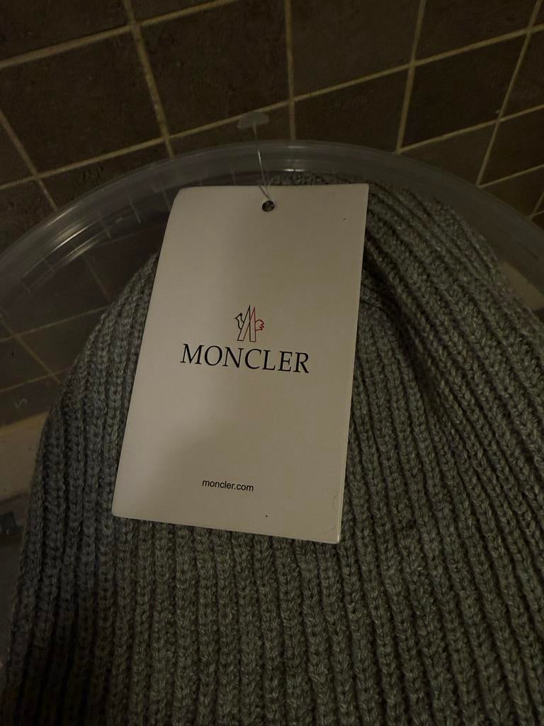 Moncler Grijze Muts - 100% Katoen, Ophalen of Verzenden, Nieuw, One size fits all, Pet