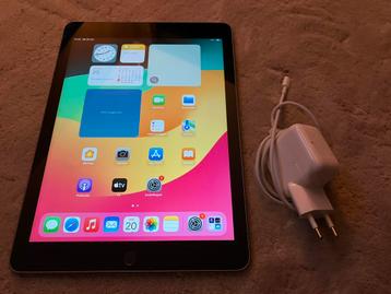 iPad 6 (6e generatie) – 32GB – met originele Apple lader beschikbaar voor biedingen