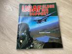 Close air support met F16, A7 en A10 Thunderbolt, Verzamelen, Ophalen, Zo goed als nieuw, Boek of Tijdschrift