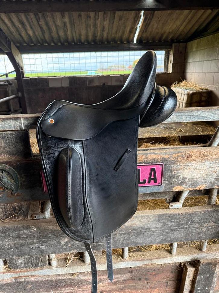 Vivary dressuur zadel, Dieren en Toebehoren, Paarden en Pony's | Zadels, Zo goed als nieuw, Dressuur, Ophalen of Verzenden