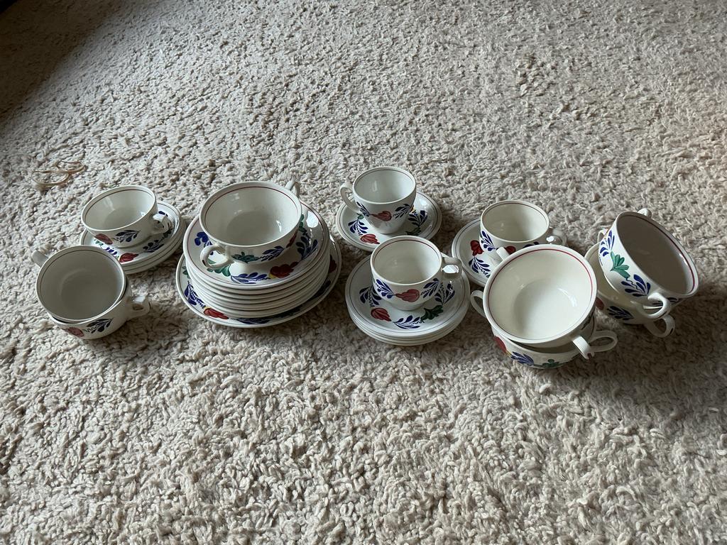 Vintage boernbont servies. Opbrengst giro 555, Ophalen