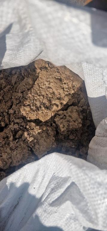 Gratis geel zand beschikbaar voor biedingen