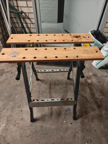 Klein Inklapbaar werkbankje beschikbaar voor biedingen