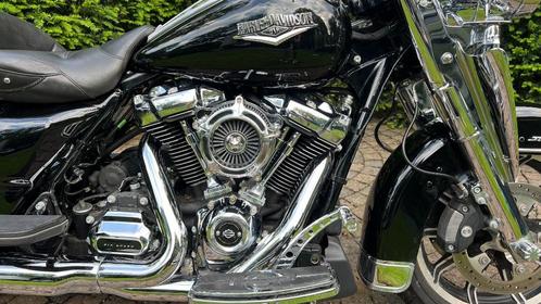Harley-Davidson 2019 • Zwart • Veel chroom • Slechts 2500 km, Motoren, Motoren | Harley-Davidson, Particulier, Toermotor, meer dan 35 kW