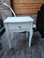 Wit nachtkastje, Huis en Inrichting, Ophalen of Verzenden, Zo goed als nieuw, Hout, Minder dan 45 cm