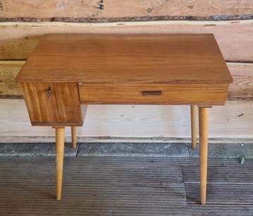 Vintage, design bureau. Jaren 50 / 60 beschikbaar voor biedingen