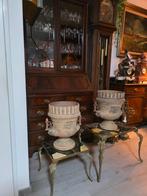 Antieke  2terracotta bloempotten opvoet met decoratief metal, Ophalen