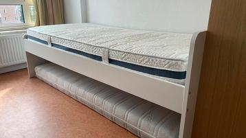 IKEA SLÄKT bed met matras en lattenbodem