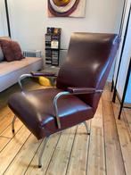 Vintage, skai fauteuil, bruin met buisframe., Huis en Inrichting, Fauteuils, Gebruikt, Vintage, retro, jaren vijftig., Ophalen