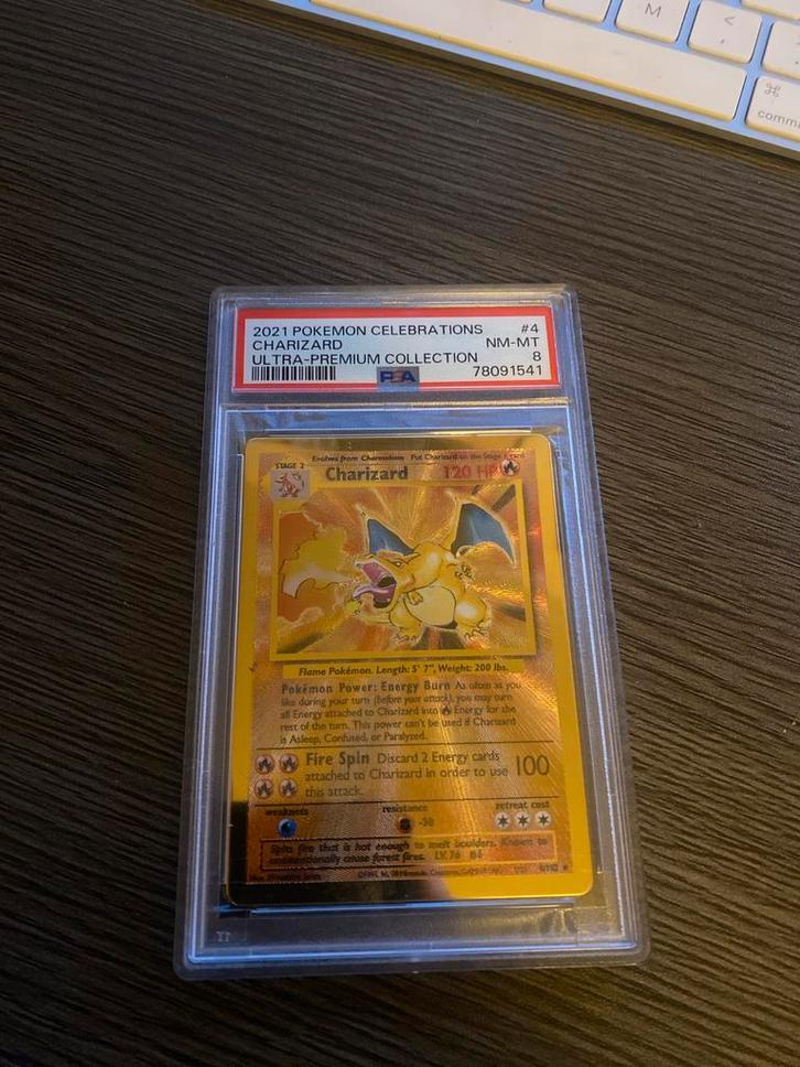 Charizard Metal Promo PSA 8 - Celebrations, Hobby en Vrije tijd, Verzamelkaartspellen | Pokémon, Zo goed als nieuw, Losse kaart