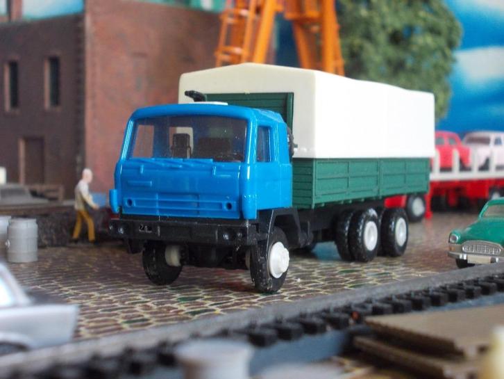 Tatra 815 platte bakwagen huif Permot blauw / groen NU € 5,-, Hobby en Vrije tijd, Modelauto's | 1:87, Nieuw, Ophalen of Verzenden
