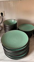 Bordenset turquoise blauw-zwart 11 persoons, Huis en Inrichting, Keuken | Servies, Gebruikt, Keramiek, Ophalen of Verzenden, Bord(en)