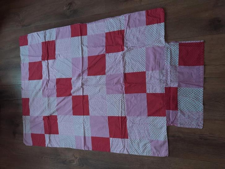 Dekbedovertrek voor baby ledikant patchwork roze/rood/wit, Kinderen en Baby's, Kinderkamer | Beddengoed, Zo goed als nieuw, Dekbedovertrek