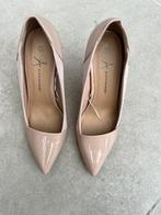 Dames pumps maat 42, Ophalen of Verzenden, Zo goed als nieuw, Beige