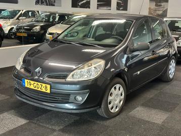 Renault Clio 1.2 16V  2008 rijdt schakelt goed airco beschikbaar voor biedingen