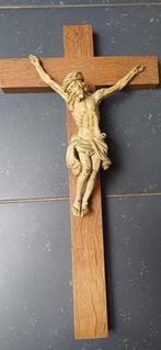 Groot houten kruis met een stenen Jezus., Verzamelen, Ophalen of Verzenden, Zo goed als nieuw, Beeld(je)