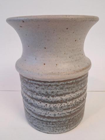 Joke Stroes (1942-2010) keramische vaas voor Mobach beschikbaar voor biedingen