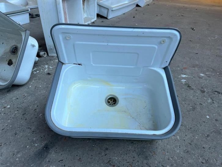 Gebruikte uitstort gootstenen ( zonder rooster ), Doe-het-zelf en Verbouw, Sanitair, Gebruikt, Wastafel, Chroom, Steen, Ophalen