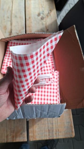 5400x geruiten Puntzakken frietzakken 17cm  Nieuw beschikbaar voor biedingen