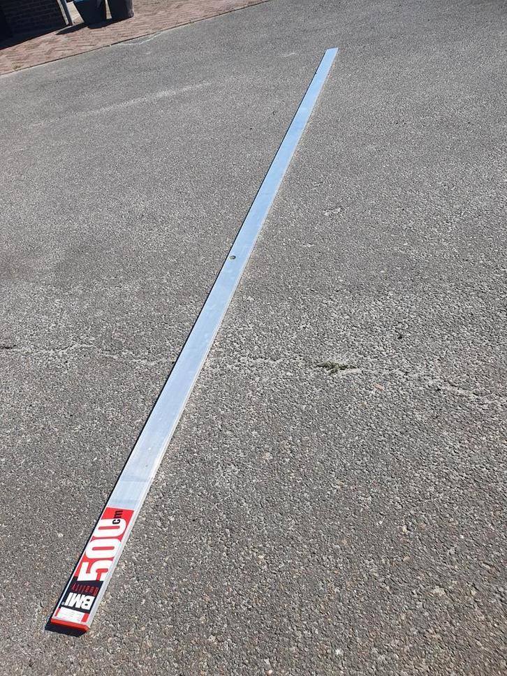 Strijklat afrijlat 500cm, Doe-het-zelf en Verbouw, Gereedschap | Handgereedschap, Zo goed als nieuw, Ophalen