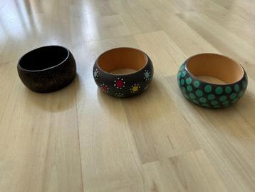 3 houten armbanden beschikbaar voor biedingen