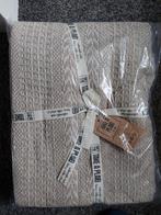 Nieuw! Take A Plaid eco kleed sprei deken zand taupe beige, Huis en Inrichting, Nieuw, Ophalen of Verzenden