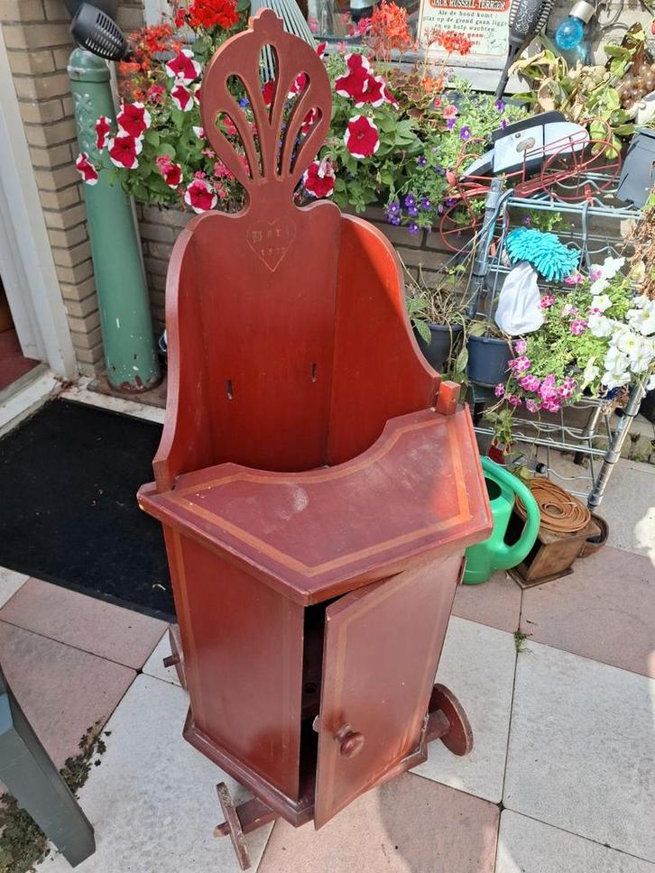 Antieke kinderstoel met Opbergruimte, Kinderen en Baby's, Kinderstoelen, Gebruikt, Overige typen, Ophalen