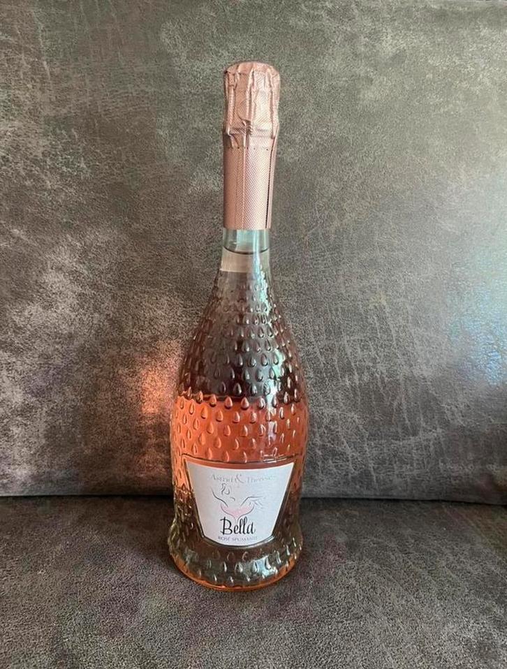 Astrid & Thérese rozé spumante met bubbeltjes 2e fles €4,-, Verzamelen, Wijnen, Nieuw, Roséwijn, Italië, Ophalen of Verzenden