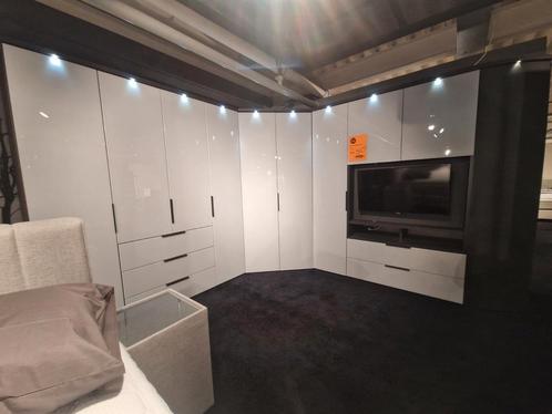 Prachtige grote Nolte hoekkast in glas grijs 331x351x227(h), Huis en Inrichting, Kasten | Kledingkasten, Zo goed als nieuw, 200 cm of meer