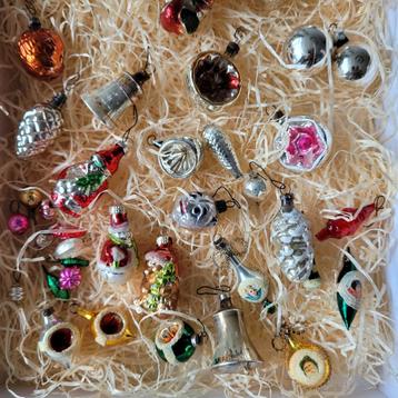 Diverse feathertree balletjes ornamenten beschikbaar voor biedingen