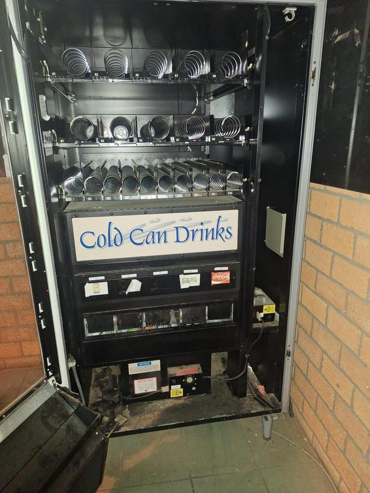 Frisdrank automaat vending machine, Doe-het-zelf en Verbouw, Gereedschap | Machine-onderdelen en Toebehoren, Gebruikt, Ophalen of Verzenden