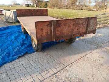 Platte landbouw kar ( wagen) beschikbaar voor biedingen