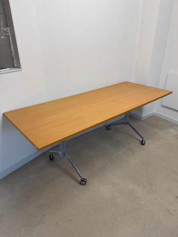 2x Tafel 200x80x71cm beschikbaar voor biedingen